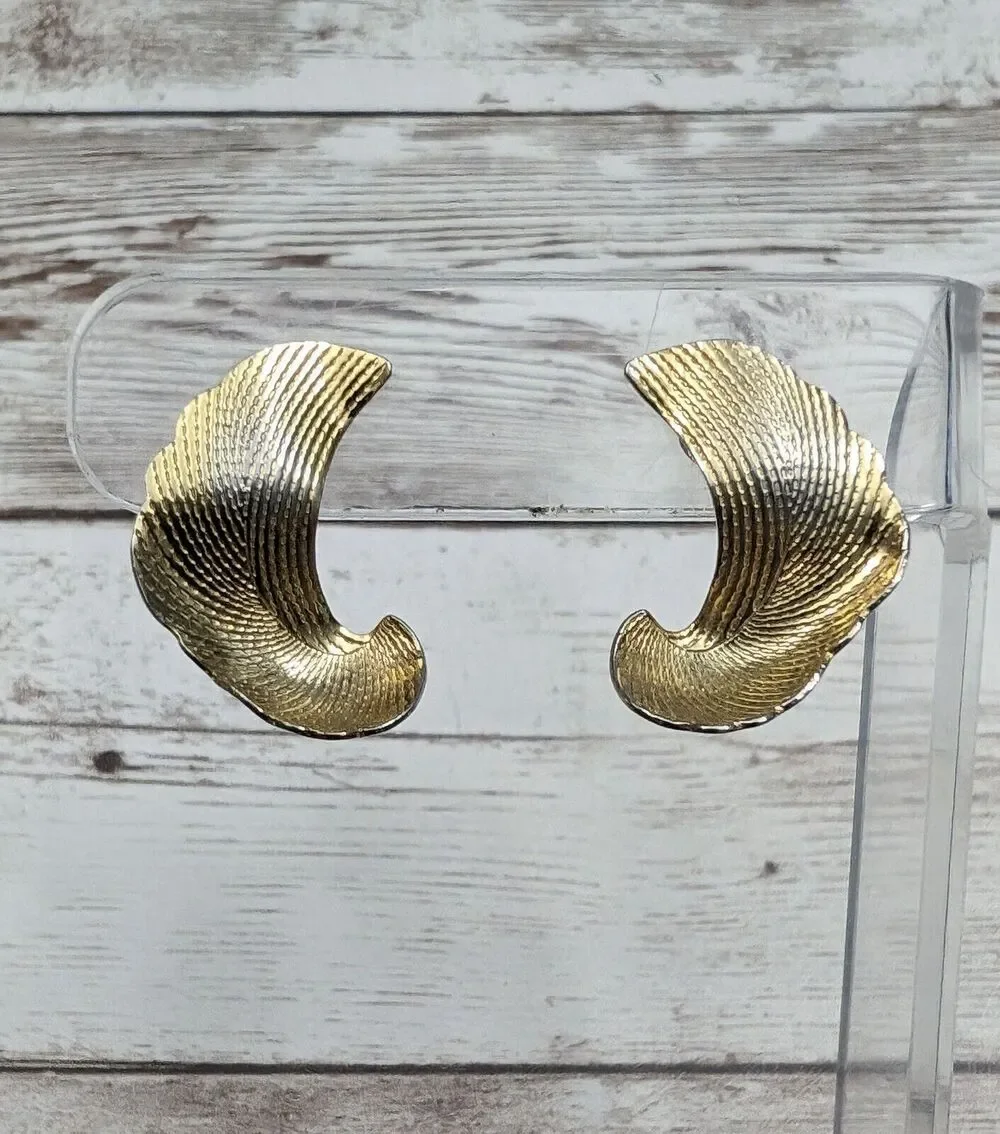Vintage Avon Clip On Earrings - Gold Tone Swish 7/8